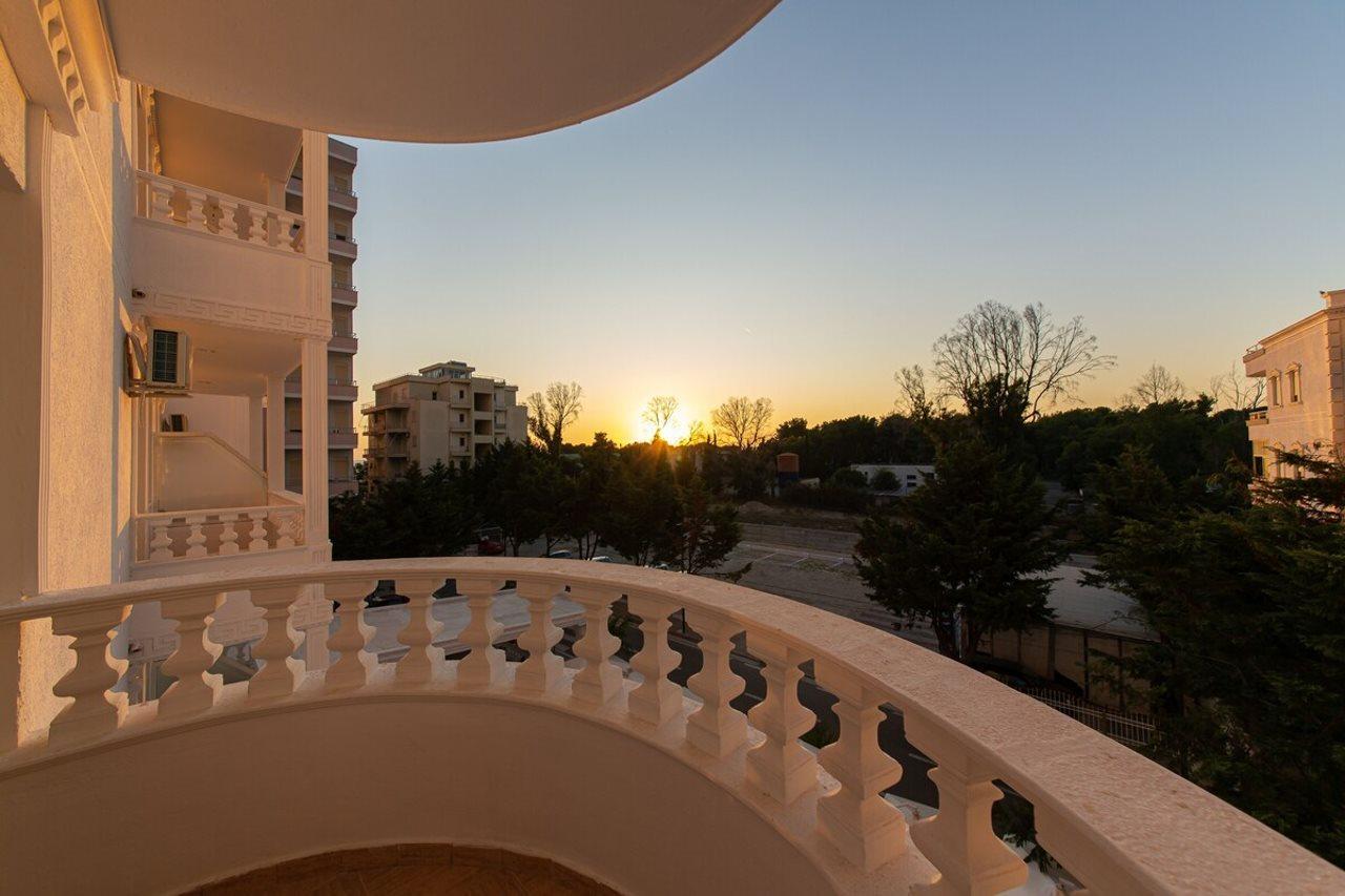 Esal Hotel Durrës Exterior foto