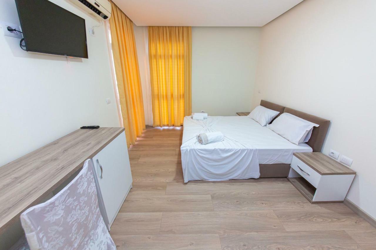 Esal Hotel Durrës Exterior foto