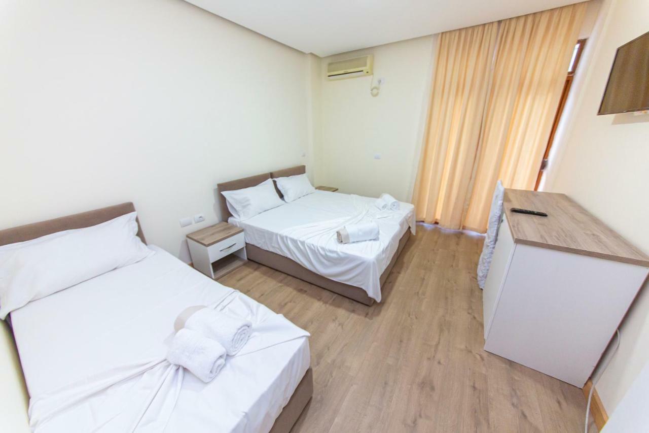 Esal Hotel Durrës Exterior foto